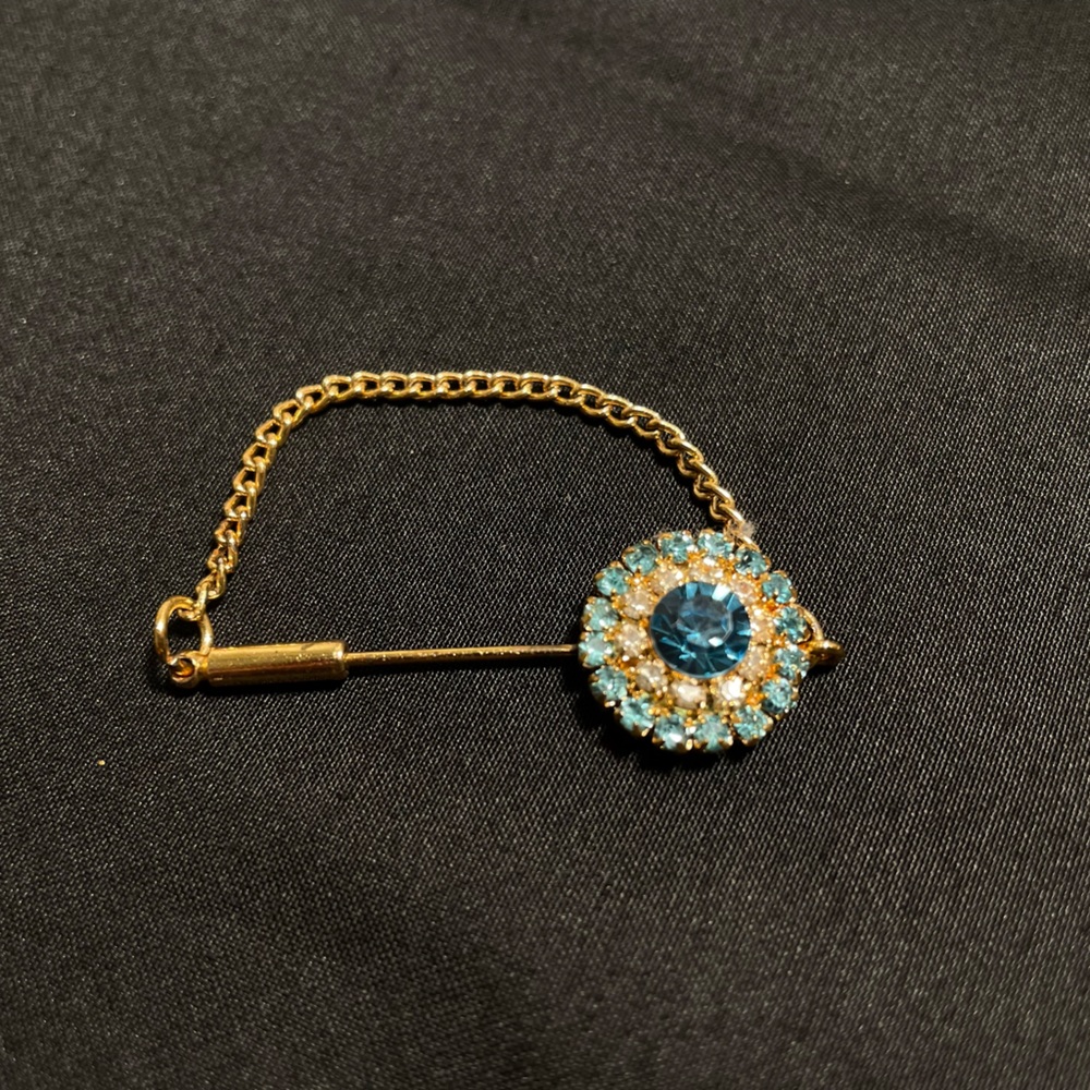 Scarf pin. Brooch. Hijab pin
